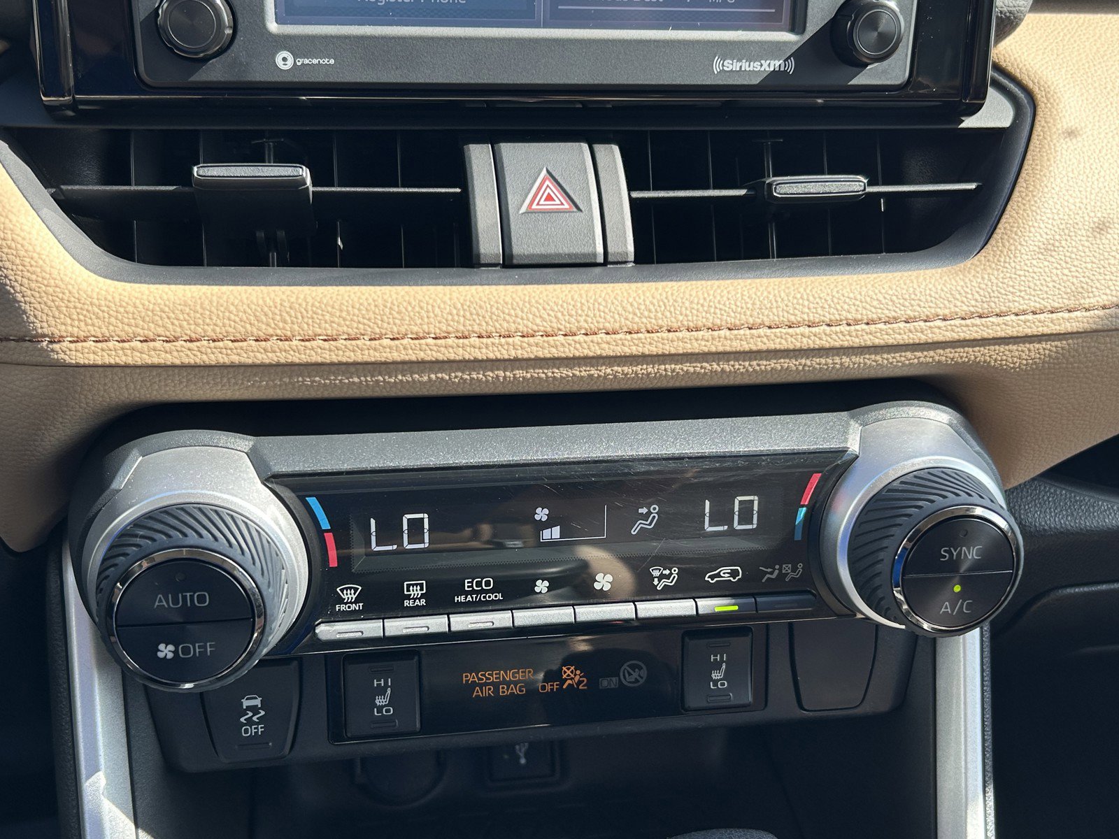 2022 Toyota RAV4 Hybrid XLE photo 29