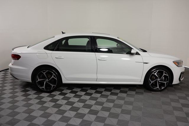 2022 Volkswagen Passat 2.0T R-Line photo 9