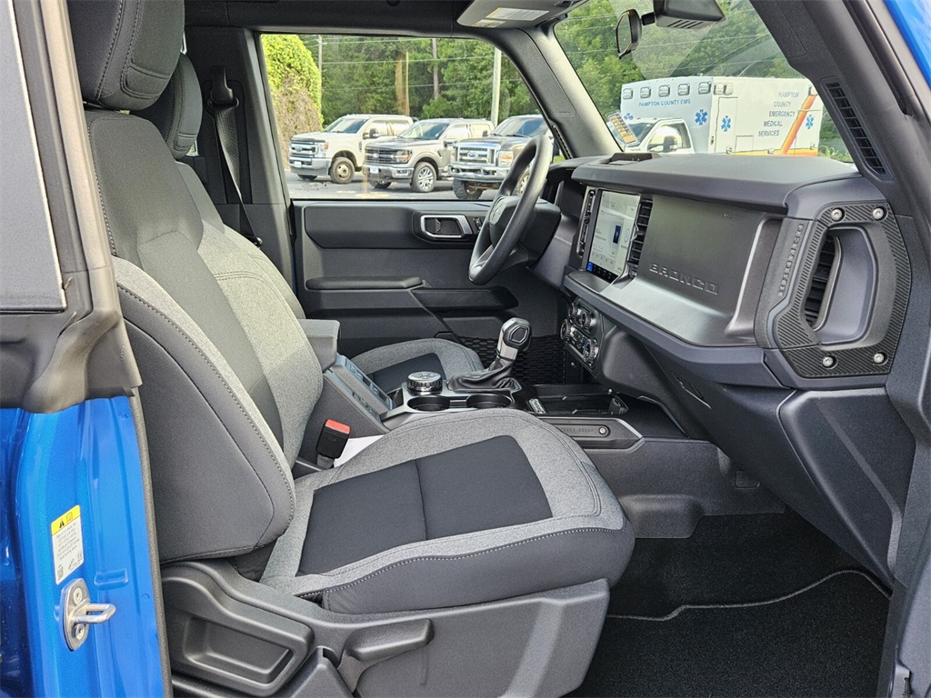 2025 Ford Bronco Base photo 14