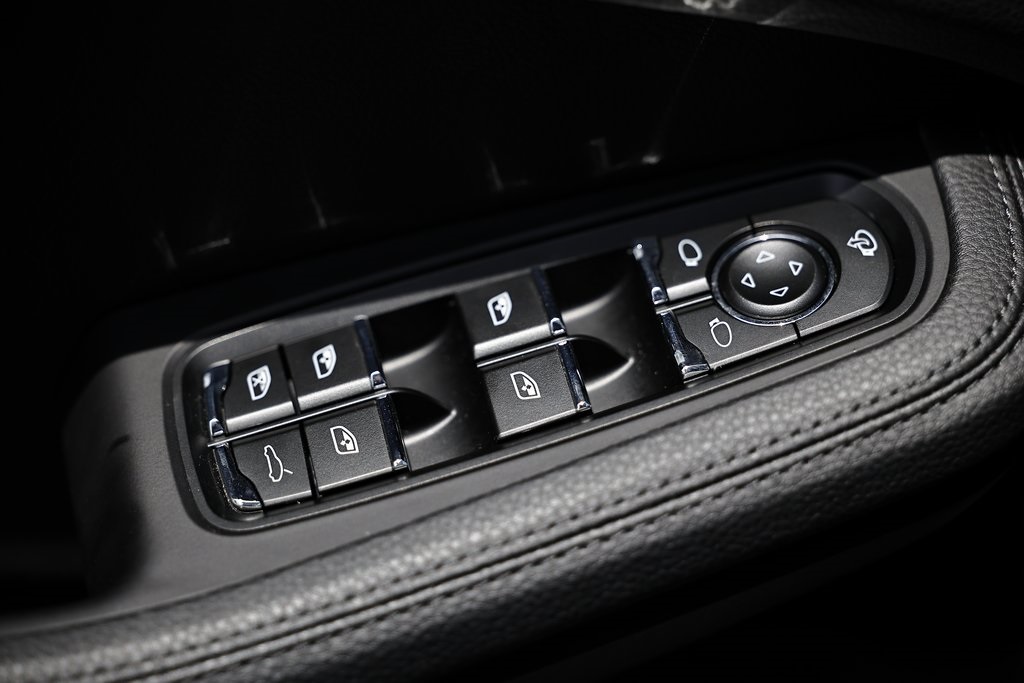 2024 Porsche Macan T photo 19