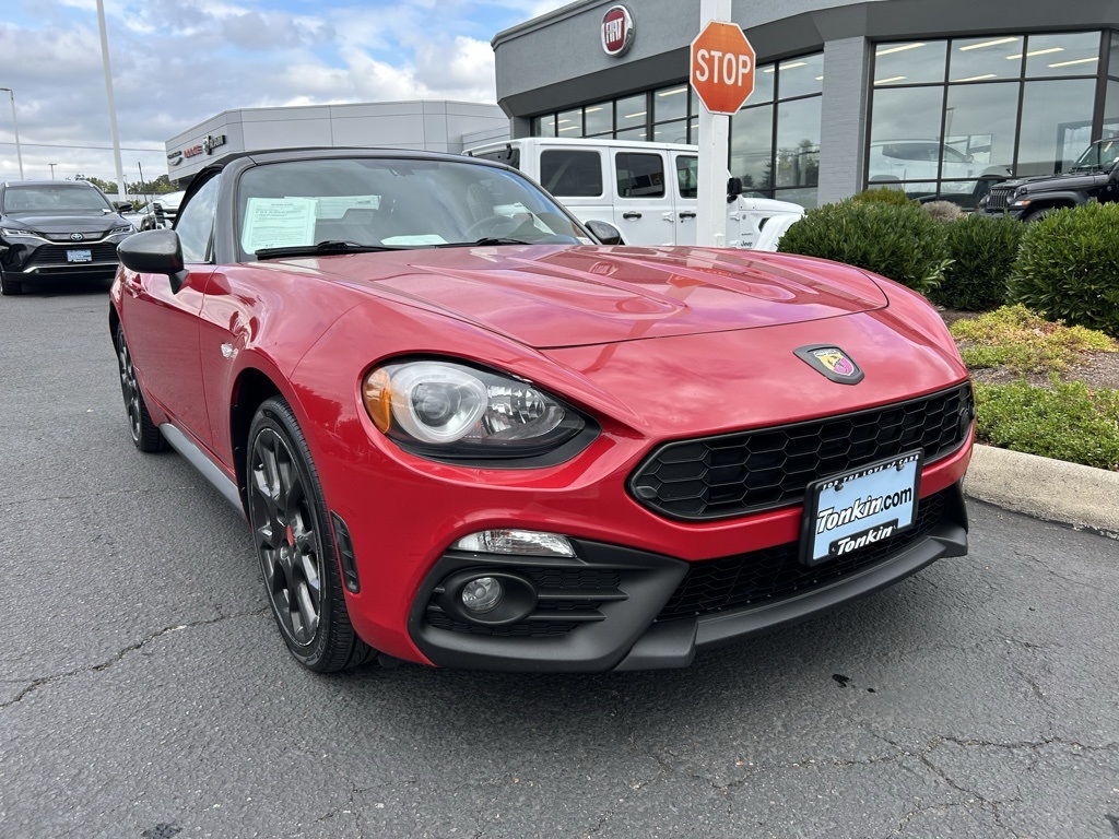 2017 Fiat 124 Spider Abarth photo 2