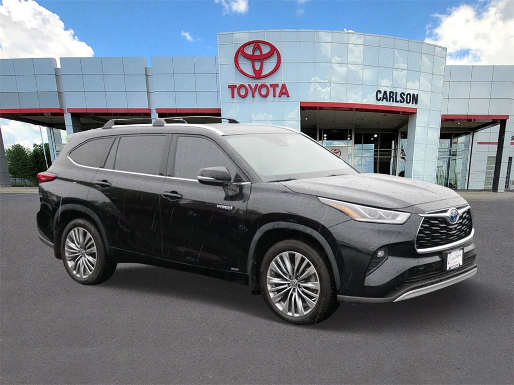 Used 2021 Toyota Highlander Platinum with VIN 5TDEBRCH1MS019732 for sale in Minneapolis, Minnesota