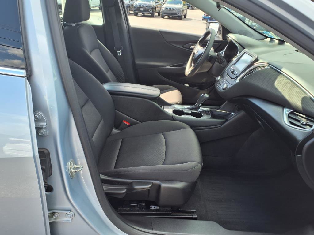 2018 Chevrolet Malibu 1LT photo 25