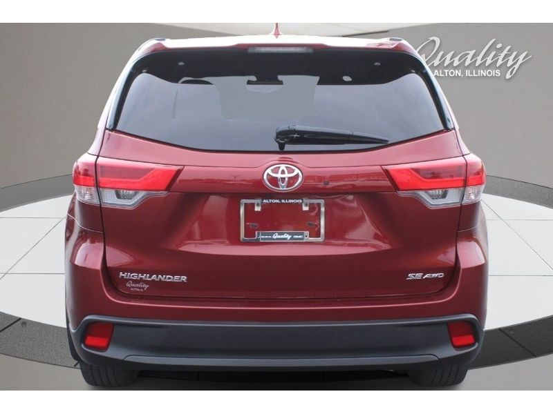 2018 Toyota Highlander SE photo 2