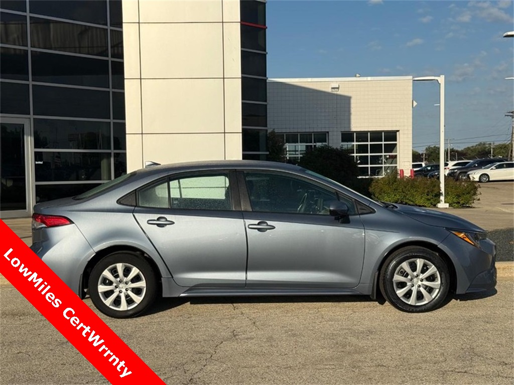 2022 Toyota Corolla LE photo 2