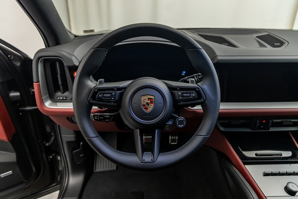 2024 Porsche Cayenne S photo 14