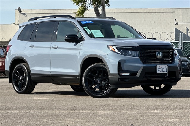 2025 Honda Passport Black Edition photo 2