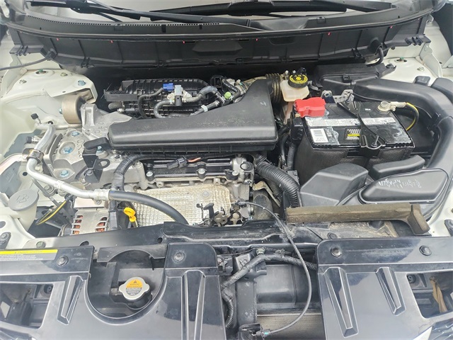 2016 Nissan Rogue SV photo 17