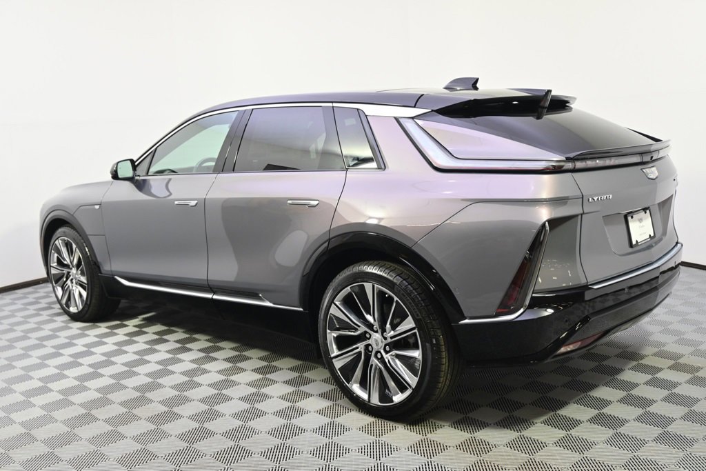 2025 Cadillac Lyriq Luxury photo 2