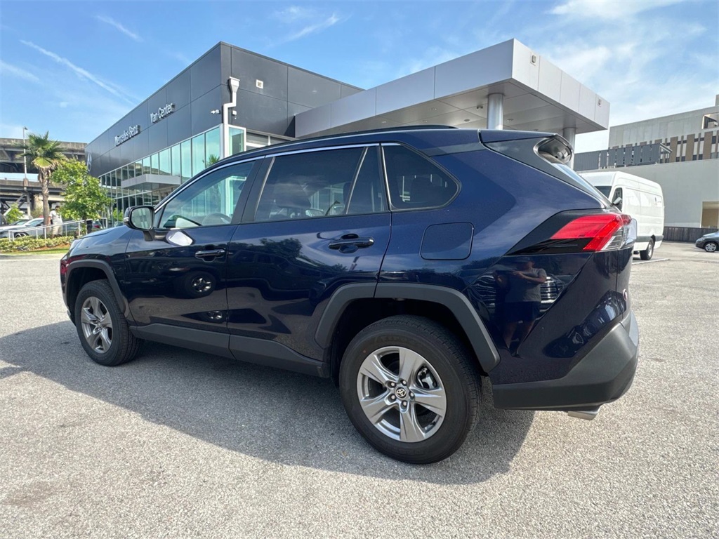 2024 Toyota RAV4 XLE photo 5