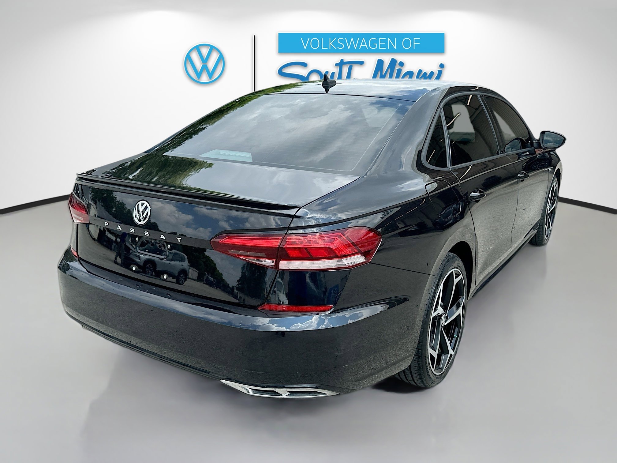 2022 Volkswagen Passat 2.0T R-Line photo 4