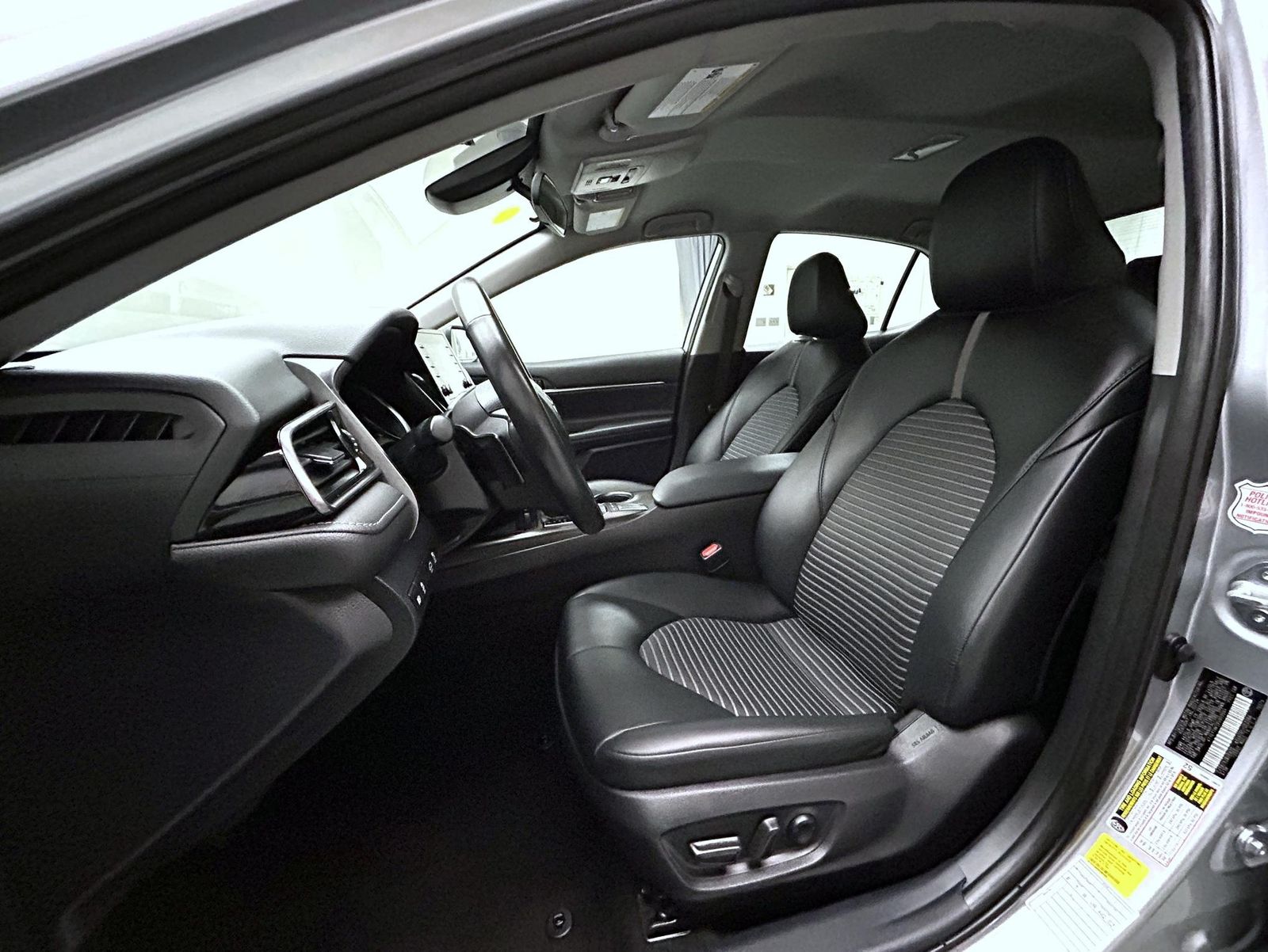 2024 Toyota Camry SE photo 10