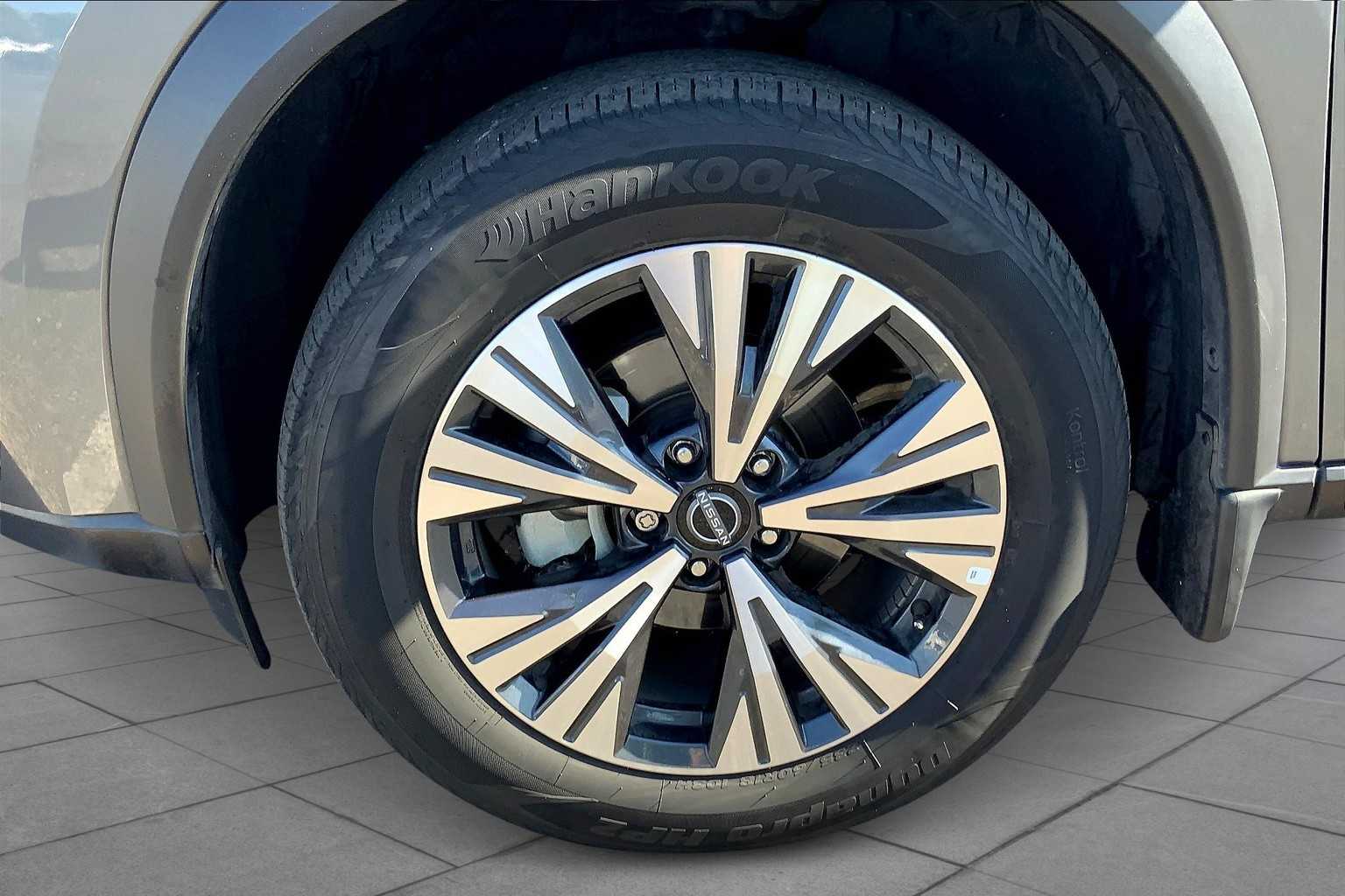 2023 Nissan Rogue SV photo 9