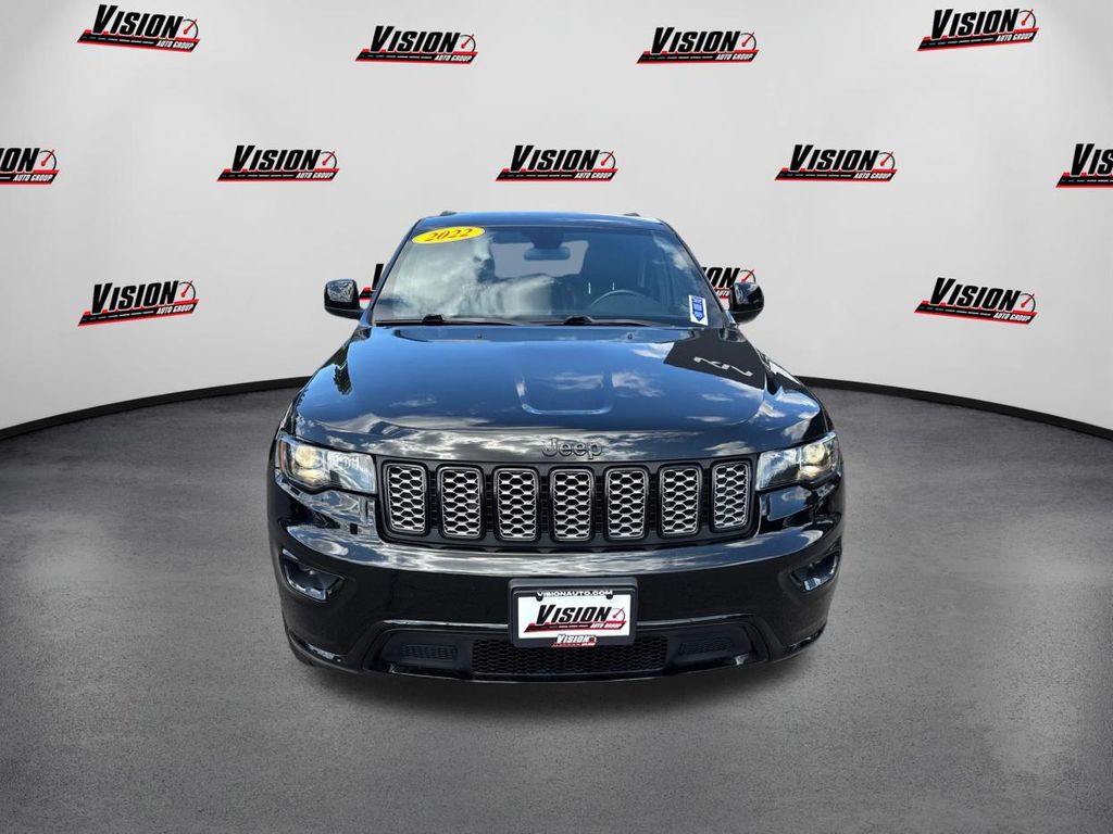 2021 Jeep Grand Cherokee Laredo X photo 2