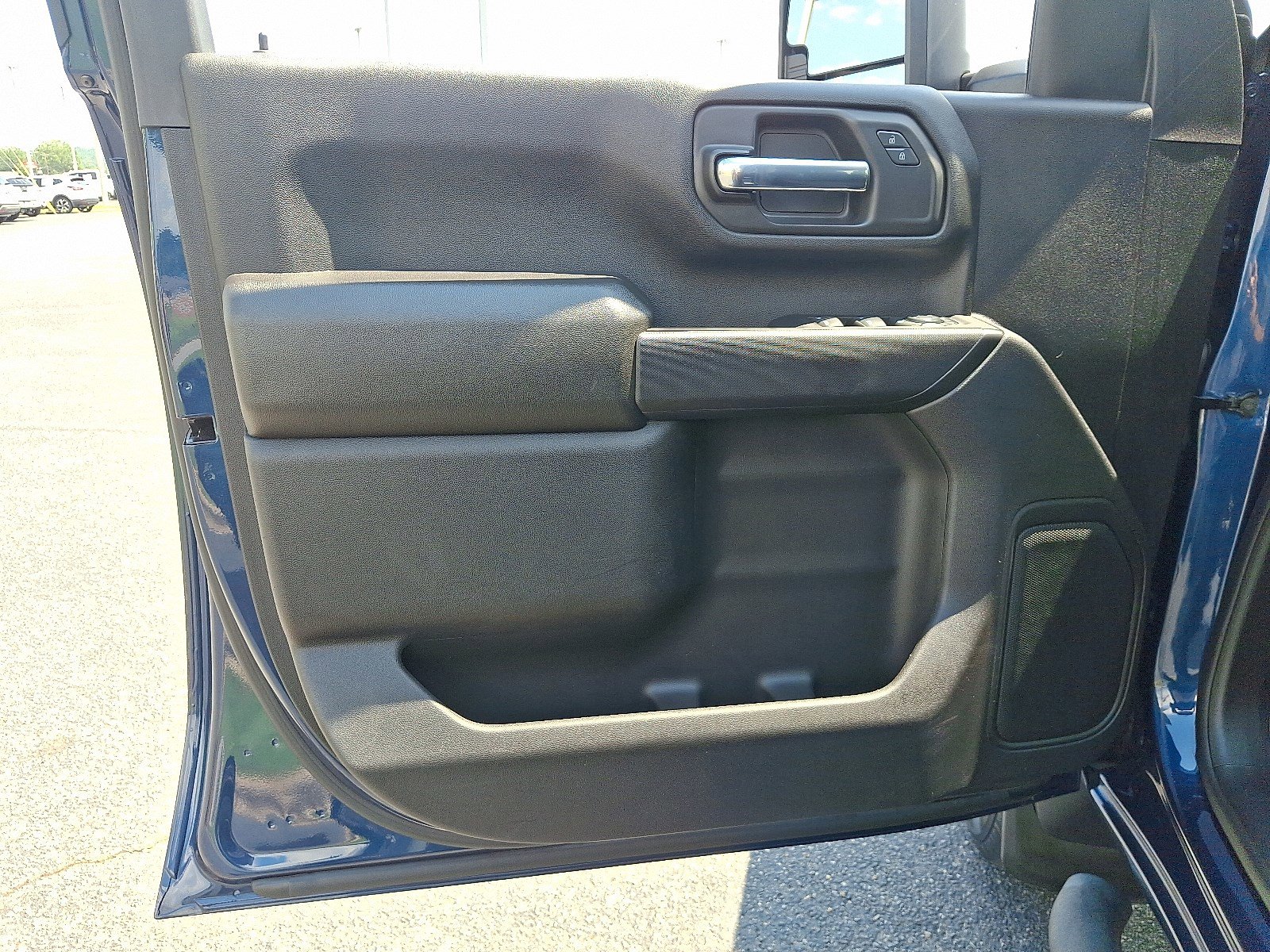 2023 Chevrolet Silverado 2500HD Custom photo 12