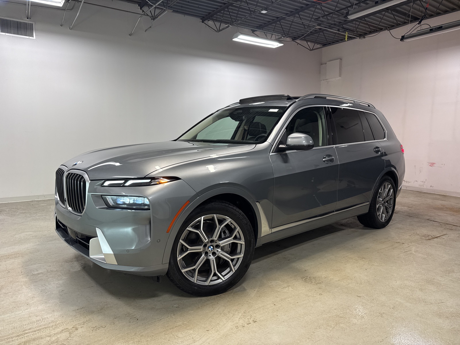 2025 BMW X7 40i's photo