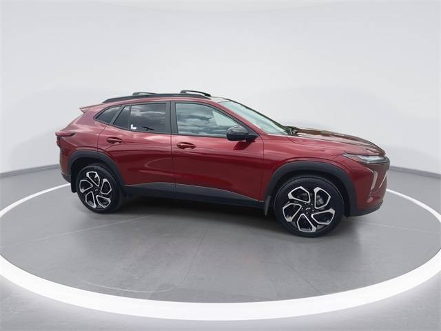 2024 Chevrolet Trax photo 2
