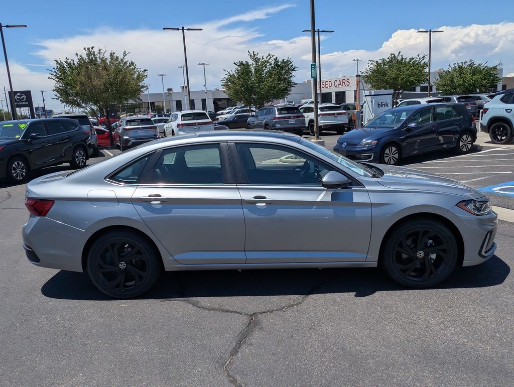 2025 Volkswagen Jetta 1.5T SE photo 3