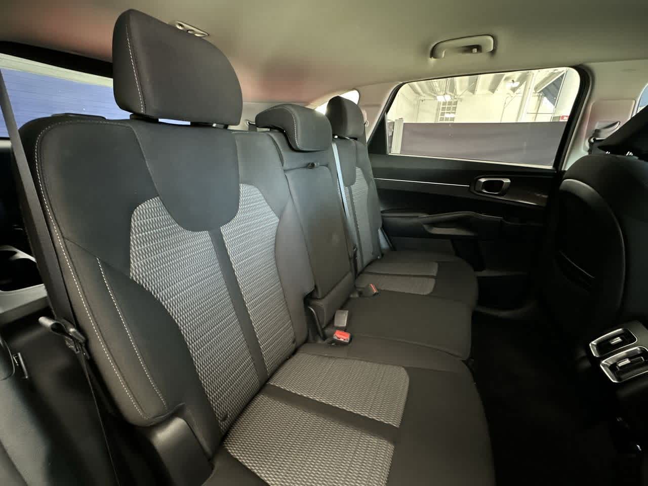 2023 Kia Sorento LX photo 24