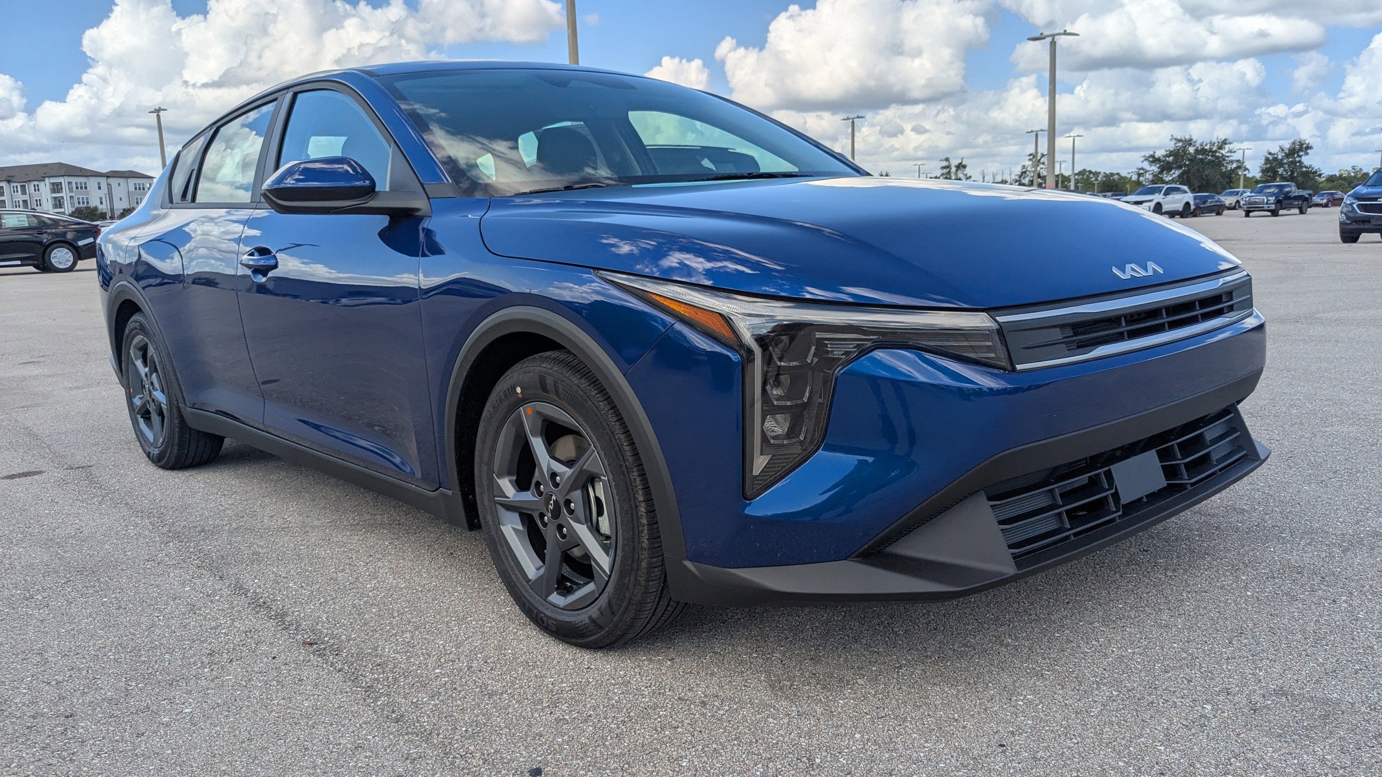 2025 Kia K4 LXS photo 2