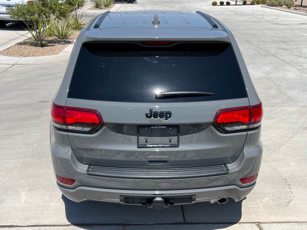2021 Jeep Grand Cherokee Laredo X photo 2