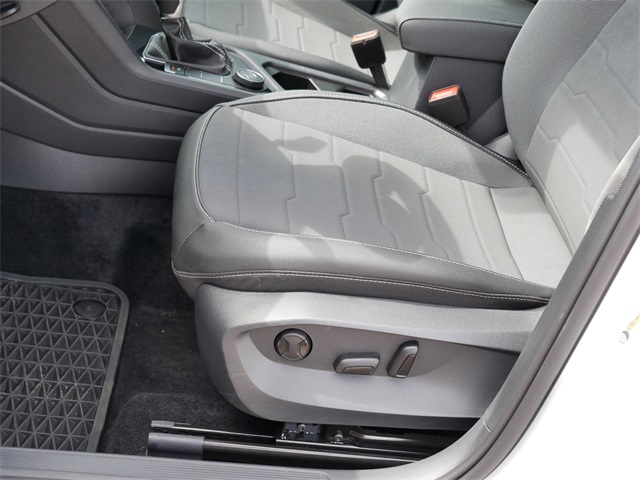 2025 Volkswagen Taos SE photo 13