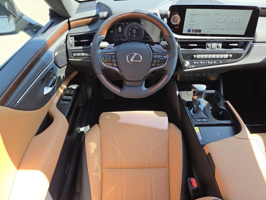 2025 Lexus ES 300h Ultra Luxury photo 4