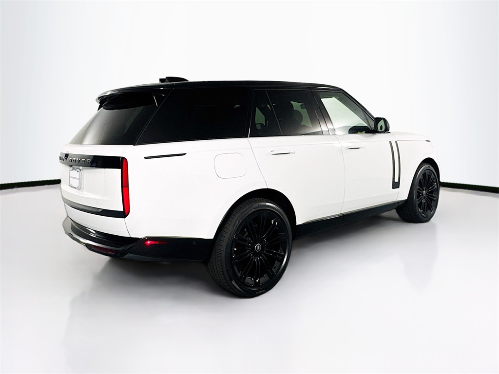 2025 Land Rover Range Rover SE photo 3