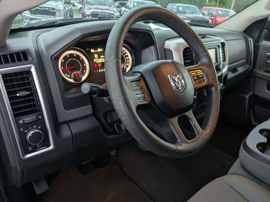 2016 Ram 1500 SLT photo 10