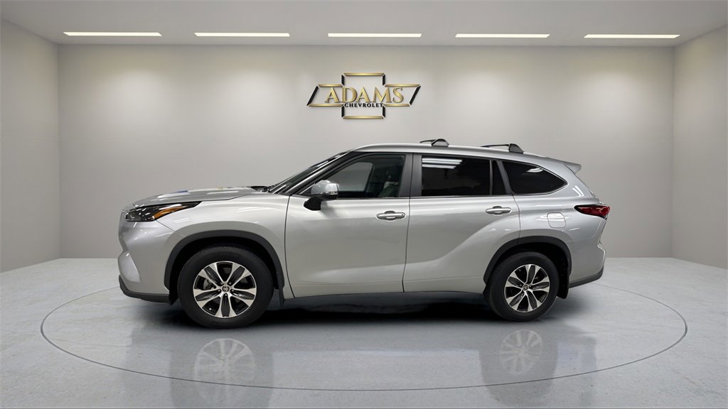 2023 Toyota Highlander XLE photo 3