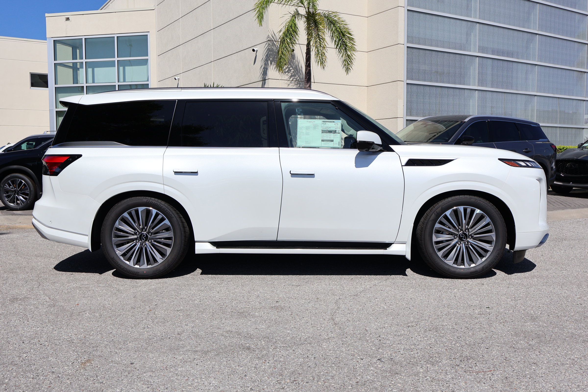 2026 Infiniti QX80 Luxe photo 9