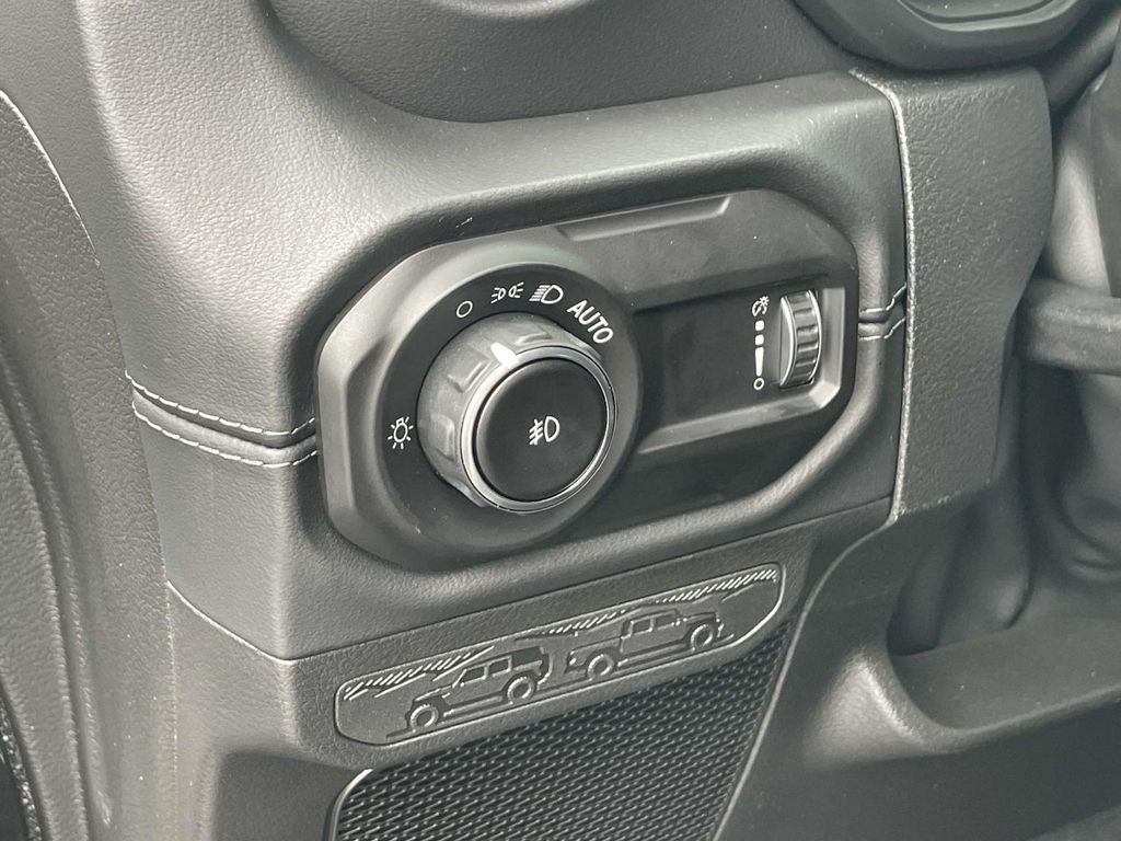 2025 Jeep Wrangler Sahara photo 25