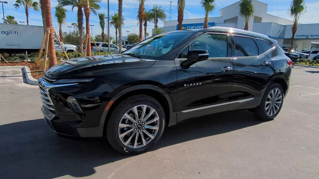2025 Chevrolet Blazer Premier photo 3