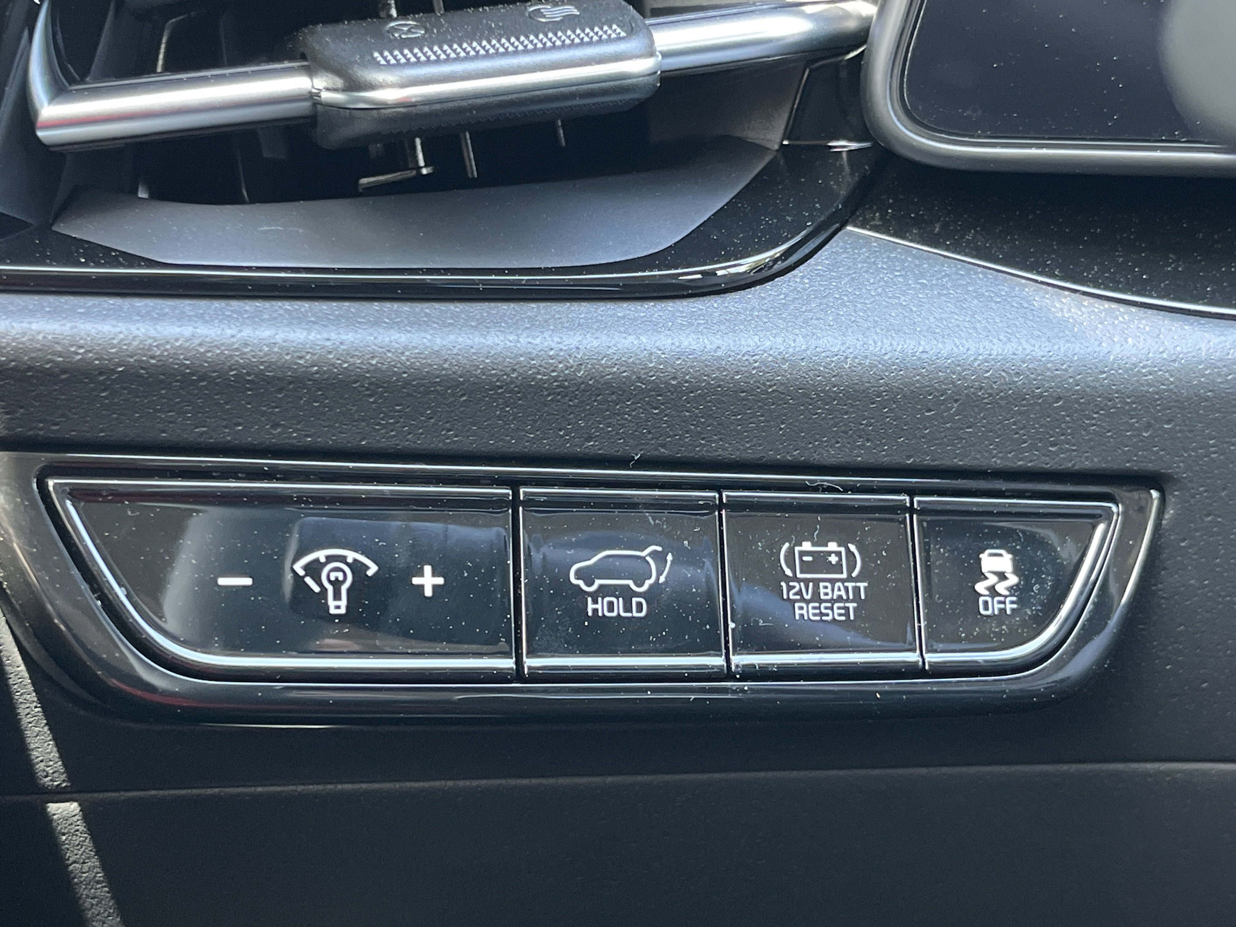 2025 Kia Niro SX Touring photo 13