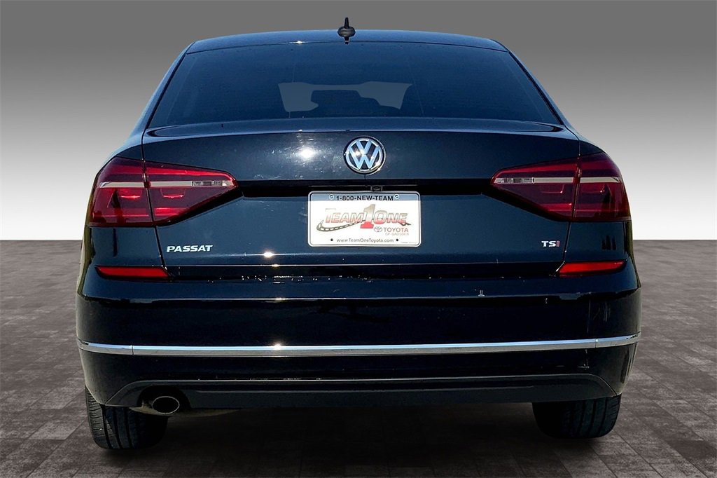 2019 Volkswagen Passat 2.0T Wolfsburg Edition photo 4