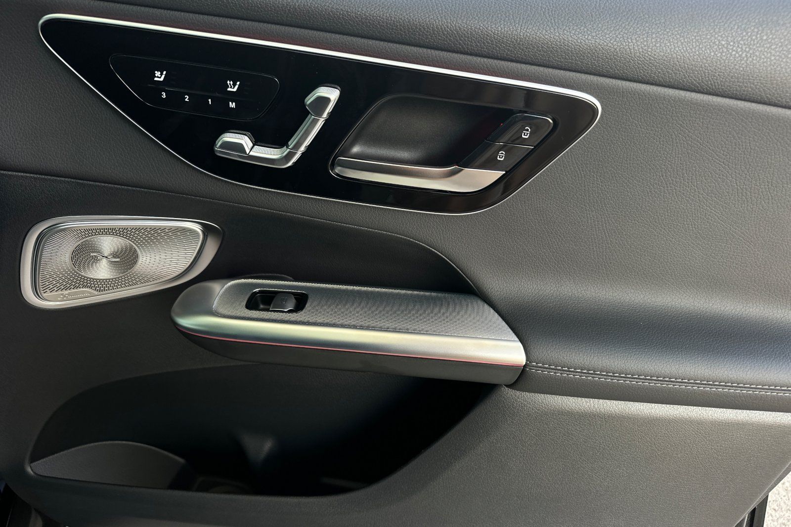 2026 Mercedes Benz GLC 300 photo 30