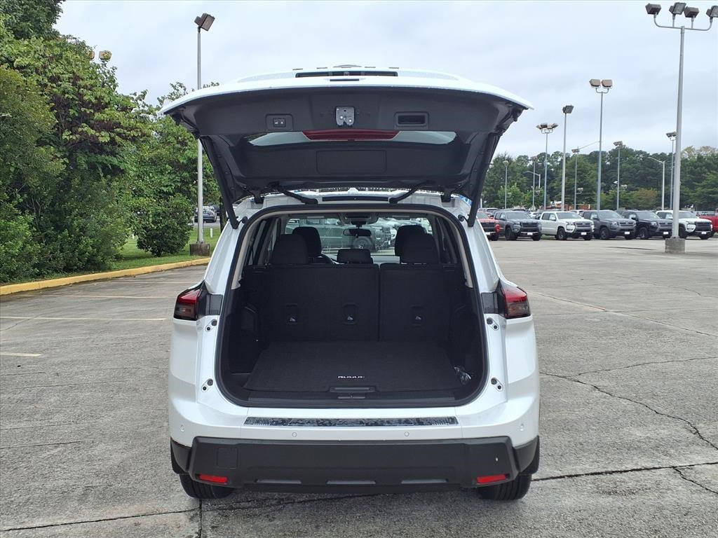 2026 Nissan Rogue SV photo 8