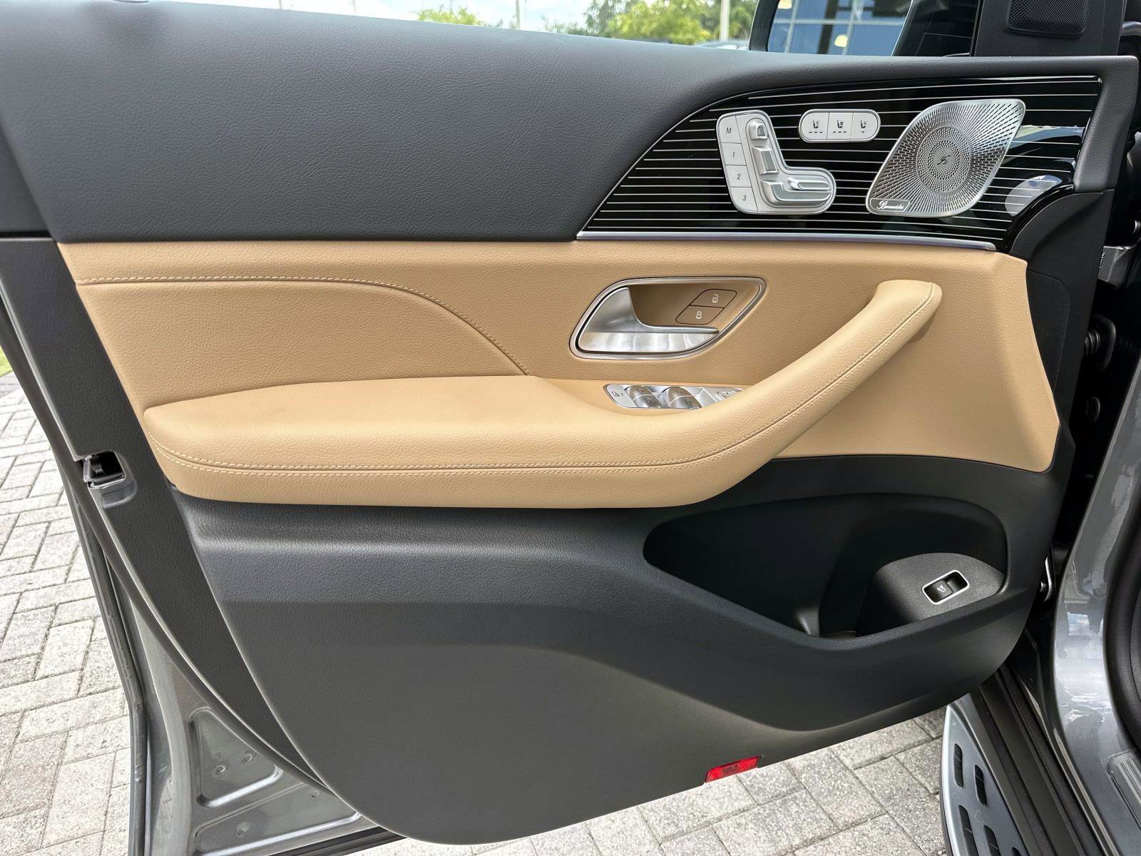 2026 Mercedes Benz GLS 580 4MATIC photo 17