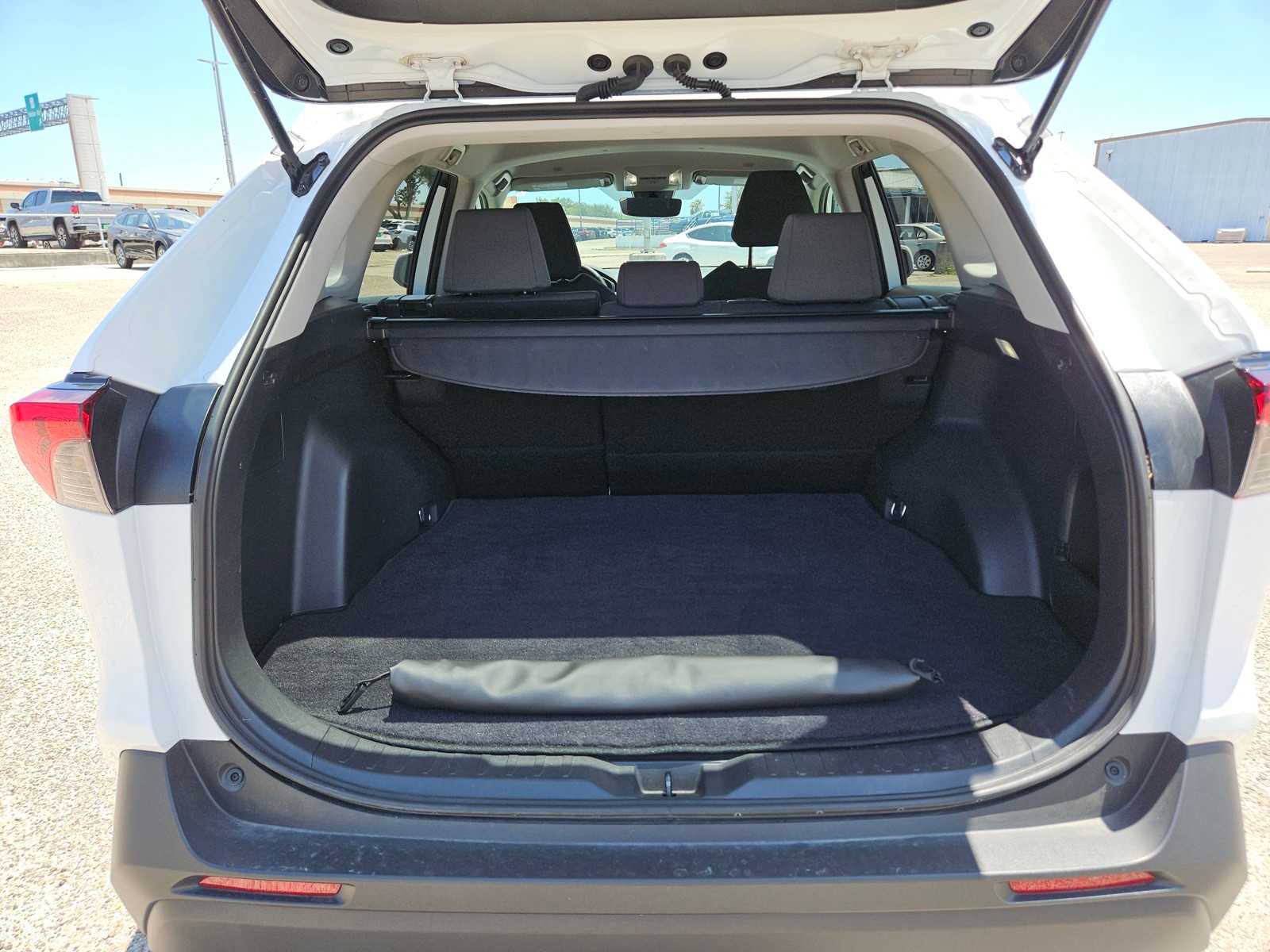 Used 2024 Ice Cap Toyota XLE image 31