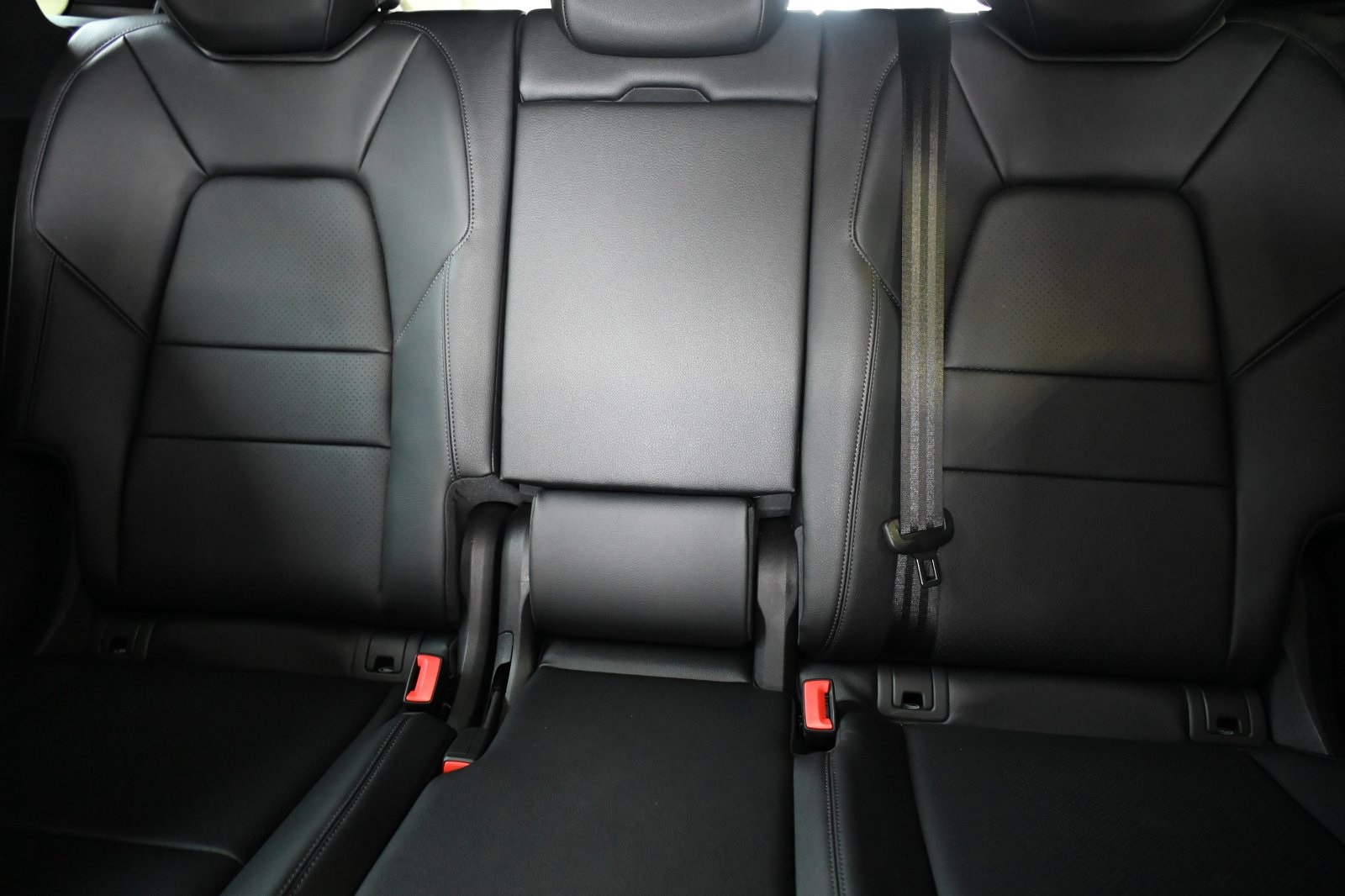 2024 Porsche Cayenne Base photo 8