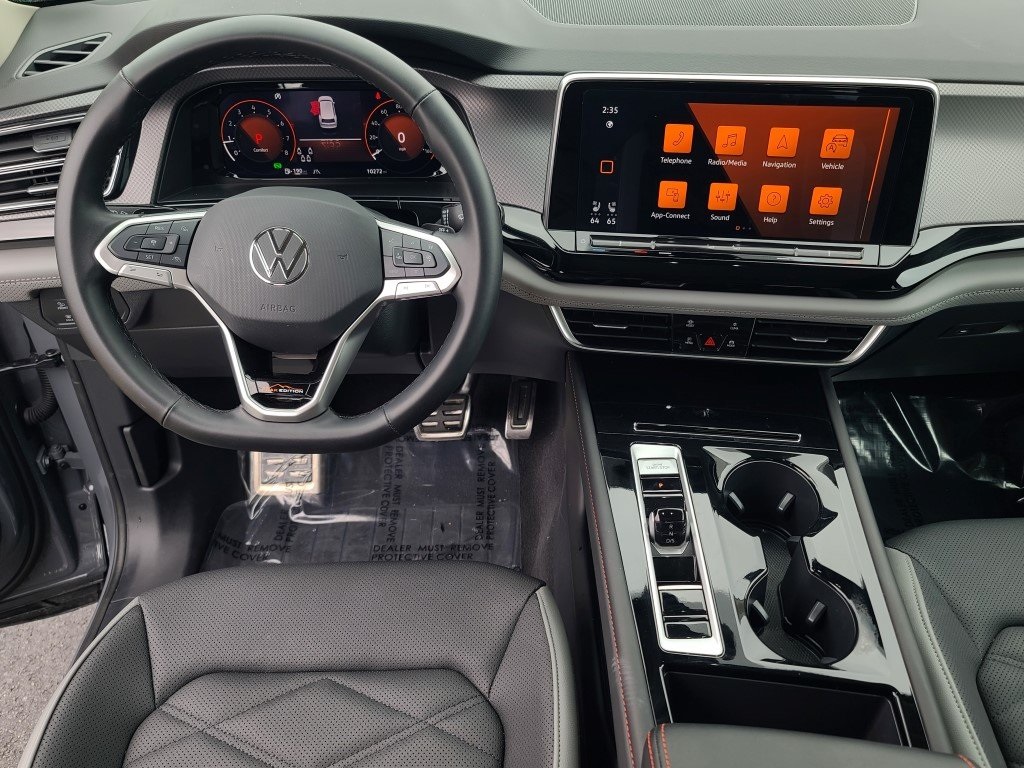 2025 Volkswagen Atlas Peak Edition photo 2
