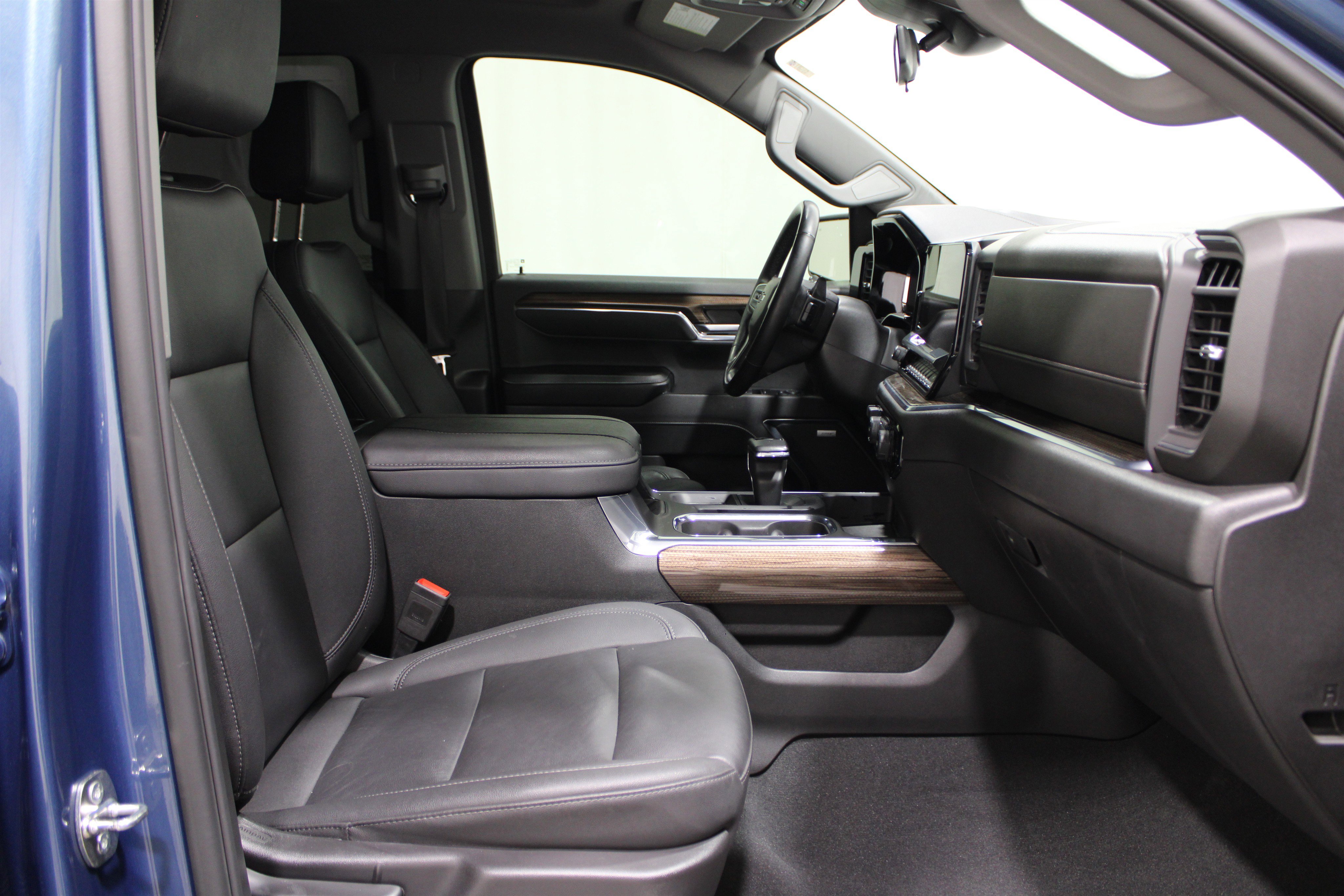 2024 Chevrolet Silverado 1500 RST photo 16