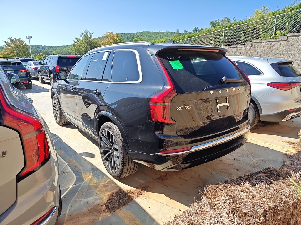 2025 Volvo XC90 Plus photo 4