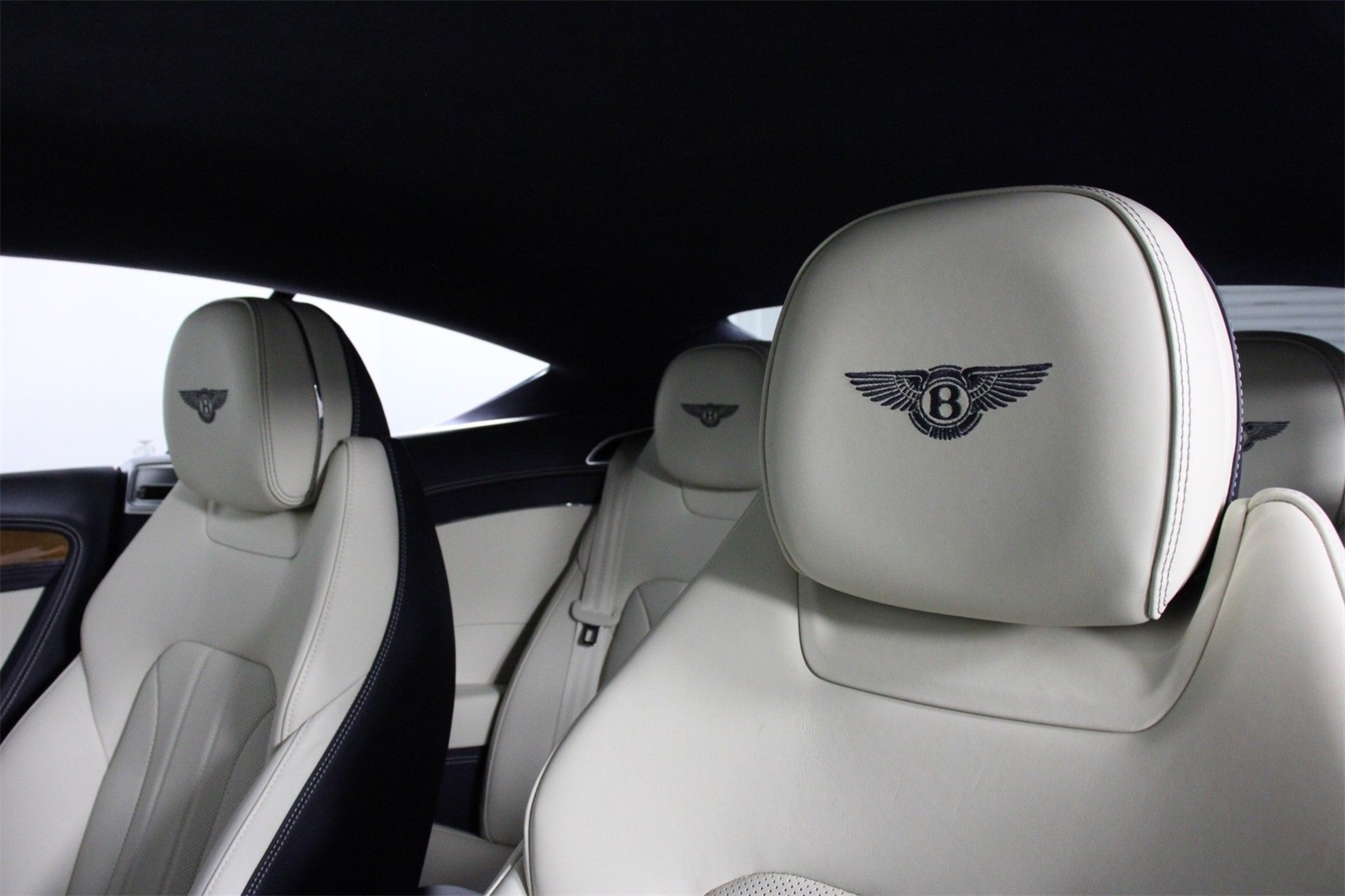 2024 Bentley Continental GT V8 photo 17
