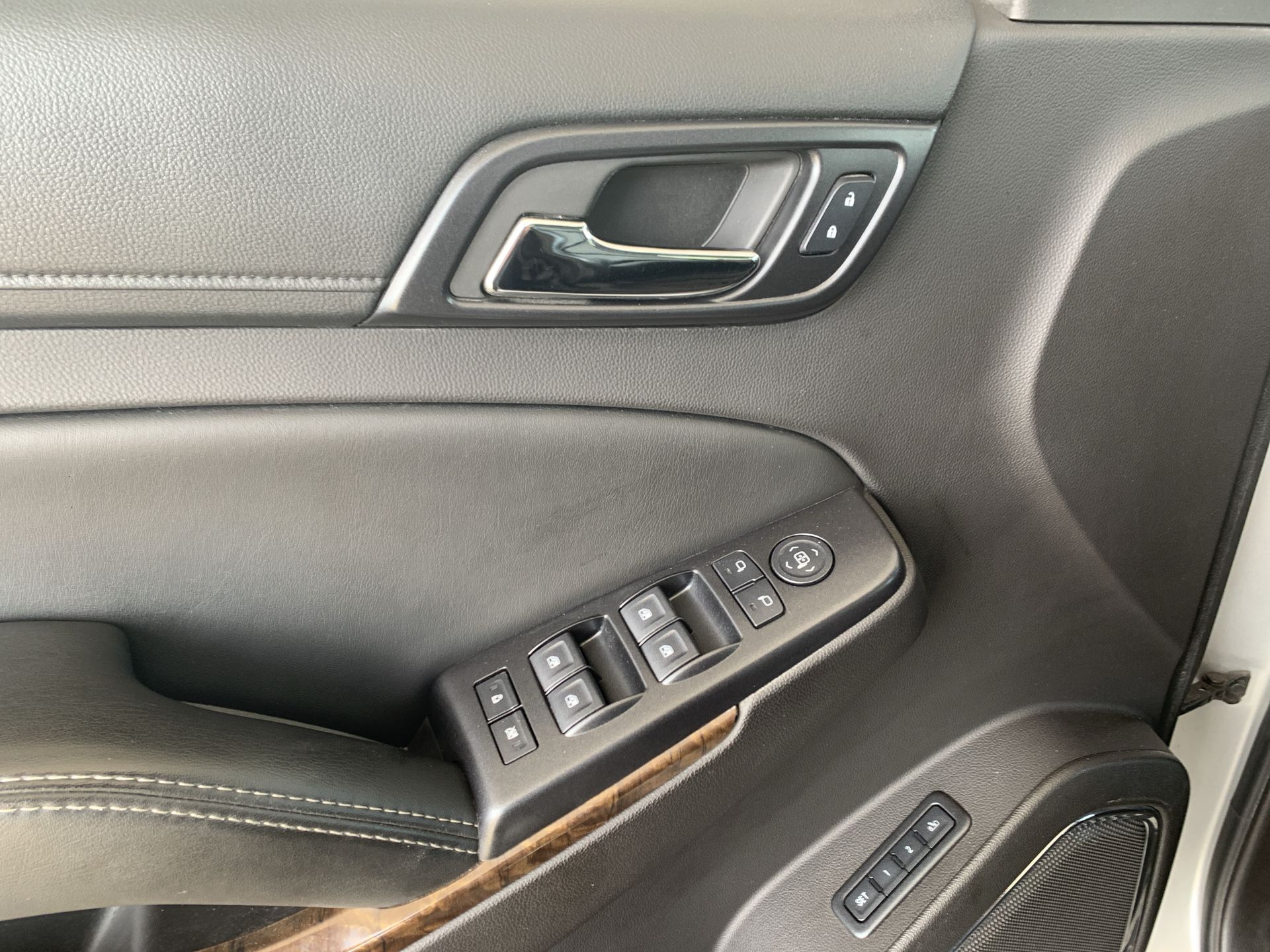 2015 Chevrolet Tahoe LT photo 13