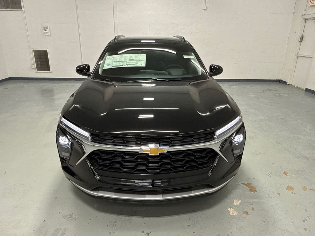 2026 Chevrolet Trax LT photo 2