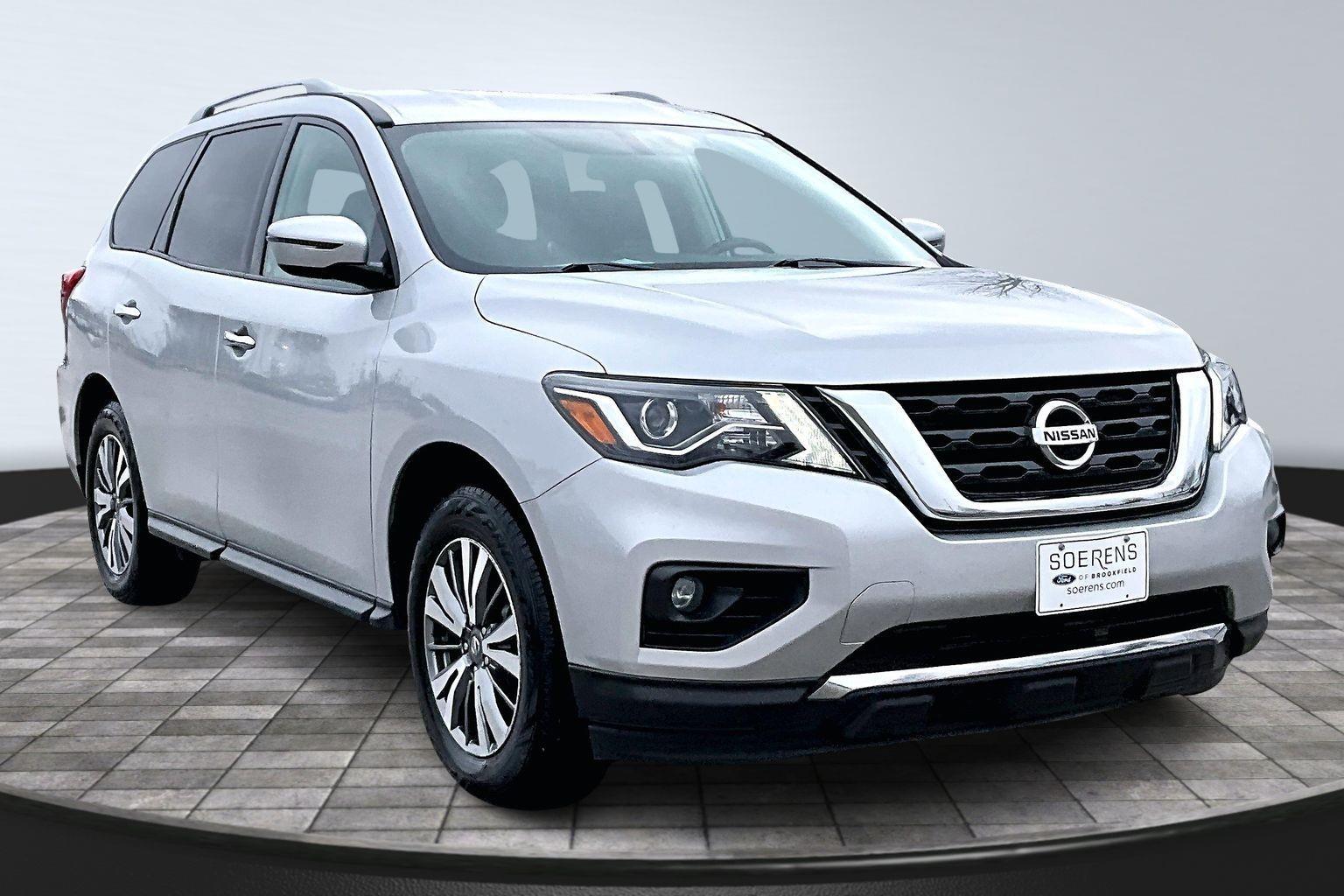 2020 Nissan Pathfinder SV's photo