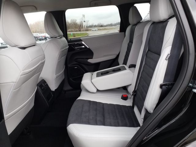 2025 Mitsubishi Outlander SE photo 19