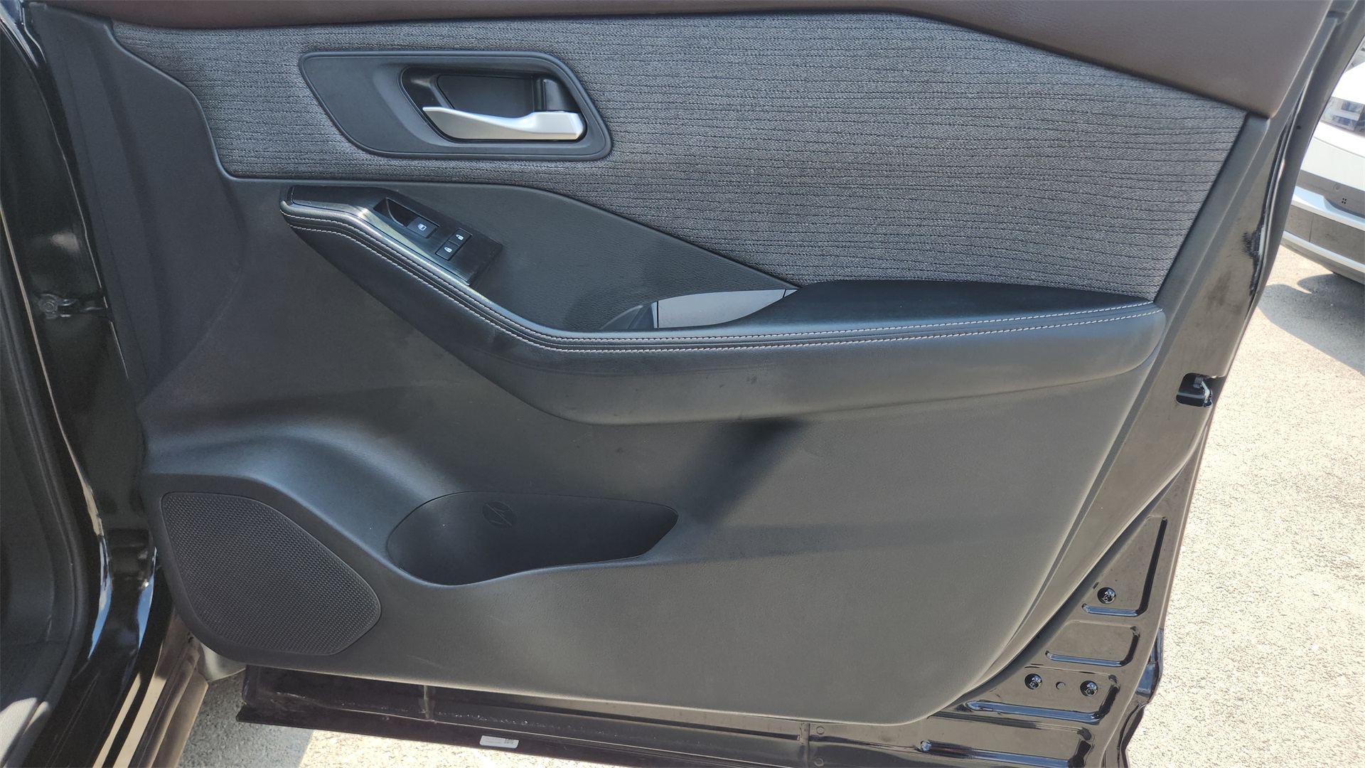 2023 Nissan Rogue SV photo 21
