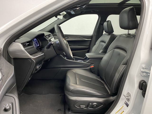 2025 Jeep Grand Cherokee Limited photo 4